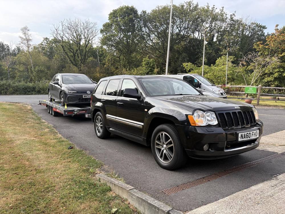 Jeep on the recovery trailer, wide view