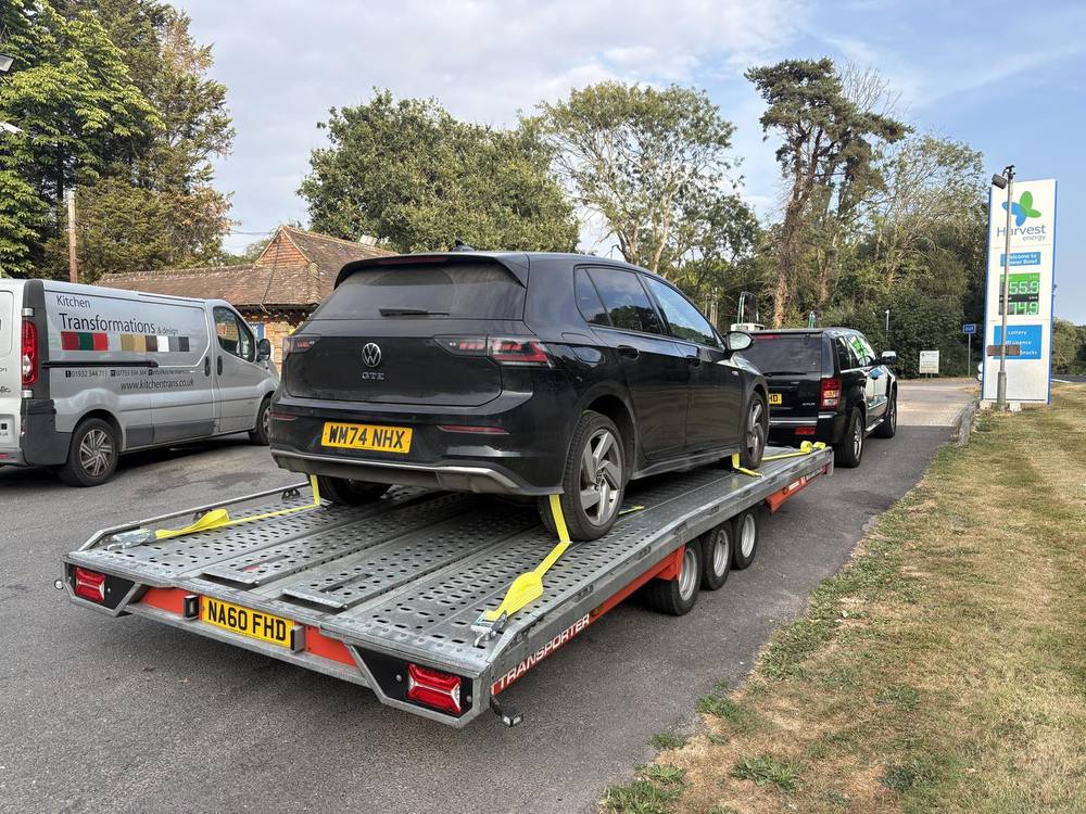 Golf on the trailer, rear view